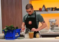 Un bucătar care a gătit pentru Brad Pitt și Sophia Loren vine la „Chefi la cuțite”