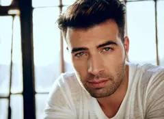 Cu cine se (mai) iubeşte Jencarlos Canela