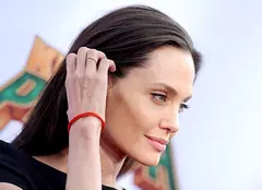 Angelina Jolie va preda la London School of Economics