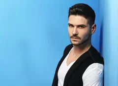 Tolgahan Sayişman, din „Prizoniera dragostei”, cântă în româneşte