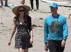 Chris Martin s-a logodit cu Annabelle Wallis?