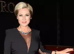 Leticia Calderon, elegantă la premiera celei mai recente telenovele, “Mujeres de negro”