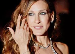 Sarah Jessica Parker, pe care o vedem la HBO din octombrie, îşi lansează linie vestimentară