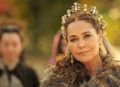 FOTO. Cine e Hülya Avşar, sultana-mamă Safiye din serialul “Kösem”, de la Kanal D