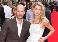 Jason Statham va fi tată. Frumoasa lui iubită e însărcinată