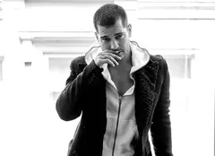 FOTO. Çağatay Ulusoy ar avea o nouă iubită. Aflaţi unde a cunoscut-o!