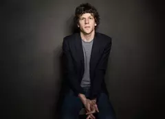 Jesse Eisenberg („Now You See Me: Jaful perfect”) a devenit tătic