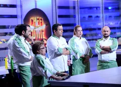 Prima confruntare pe echipe la „Chefi la cuțite”: Un concurent din cei 18 va părăsi competiția