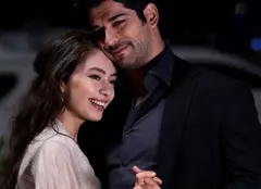 FOTO. Am aflat când se termină serialul turcesc „Dragoste infinită”, cu Burak Özçivit, în Turcia!