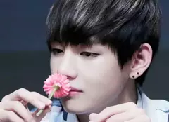 O vedetă K-pop în noul serial de la Național TV: Kim Tae-hyung, adică V, joacă în „Cavalerii dreptății”