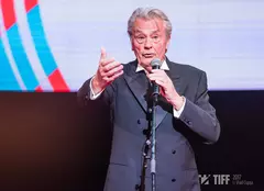 Deși nu a primit niciun premiu la Cannes, festivalul a anunțat un Palme d’or onorific pentru Alain Delon