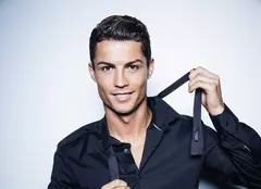 FOTO. Cristiano Ronaldo își prezintă gemenii