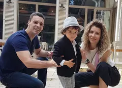 Mircea Badea, foarte protector cu copilul său: a vrut să-i pună genunchiere în casă, să nu se lovească