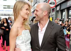 Jason Statham și Rosie Huntington-Whiteley au devenit părinți. Vezi prima poză cu bebelușul!