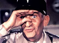 Să râdem cu Louis de Funes! Prima difuzează seria de filme ”Jandarmul...”