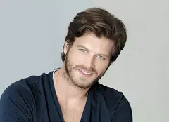 FOTO. Ştim ce a făcut vara aceasta Kıvanç Tatlıtuğ