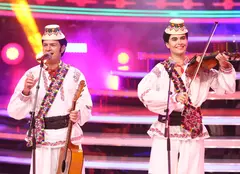Alina Pușcaș și Cosmin Seleși se transformă în frații Petreuș, la „Te cunosc de undeva!”