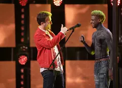 În cea de-a 5-a ediție a sezonului 9 „Românii au talent”, Andi Moisescu a apăsat cel de-al treilea golden buzz