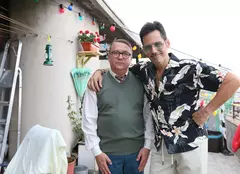 FOTO. Cine sunt prietenii lui Ștefan Bănică și soția lui Marius Florea Vizante, în serialul de comedie „Liber ca pasărea cerului”