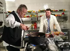 GALERIE FOTO. Duminica aceasta, actorul Andrei Duban pleacă flămând de la „Politică şi delicateţuri”…