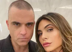 Robbie Williams și soția sa, Ayda Fied, au devenit părinți pentru a patra oară