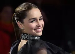 Emilia Clarke scoate la licitație o cină virtuală cu ea pentru a ajuta oamenii care suferă de COVID-19. Ce dorește în schimb?