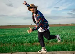 În noua sa piesă, compusă în perioada de izolare, Smiley își cântă convingerea că „Va fi bine”