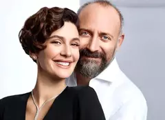 Bergüzar Korel și Halit Ergenç, probleme cu oamenii legii. Pericolul vine de unde se așteptau mai puțin
