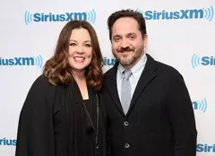 Melissa McCarthy și soțul ei vor juca în noul sitcom „God's Favorite Idiot”, produs de Netflix