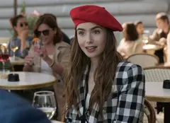 Ce știm despre sezonul 2 din „Emily în Paris”. Când încep filmările serialului de la Netflix