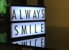 (P) Dinți galbeni, bruxism și carii ai dinților de lapte - trei afecțiuni pe care le căpătăm în mod inconștient și ce ai de făcut pentru a le trata