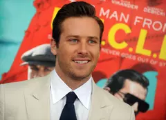 A cerut ajutor specializat. Armie Hammer își tratează dependențele într-o clinică specială