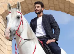 Akin Akinözü, adică Miran din „Hercai”, gata să cucerească America. FOTO