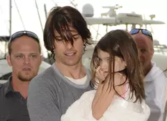 Cum arată astăzi Suri Cruise. Fiica lui Tom Cruise și a lui Katie Holmes a devenit o adolescentă superbă