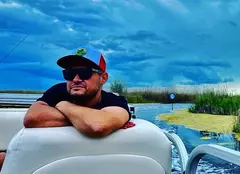 Mihai Rait se relaxează pe malul mării. Cine l-a însoțit în vacanță pe actorul din „Las Fierbinți”