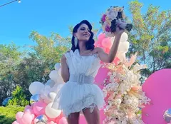 Vedeta Antena Stars Nasrin Ameri a făcut cununia civilă. Cum a reușit nașa Valentina Pelinel să fure ochii invitaților