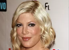 E de nerecunoscut! Tori Spelling, actrița din „Beverly Hills 90210”, a bulversat pe toată cu felul cum arată, mai nou