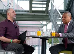 Reputata emisiune „Garantat 100%” revine cu un nou sezon de neratat. Celebrul muzician Wynton Marsalis, invitatul primei ediții