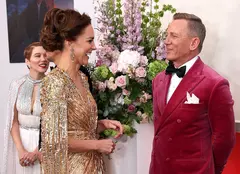 Kate Middleton, apariție strălucitoare pe covorul roșu de la premiera „James Bond”
