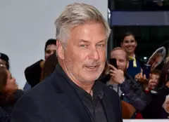 „Isteric și dărâmat”. Alec Baldwin și-a anulat toate proiectele. Actorul, văzut alături de soțul victimei