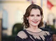 Geena Davis, de nerecunoscut! Cum s-a afișat pe străzile din Los Angeles