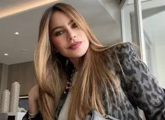 Transformare uimitoare. Sofia Vergara, de nerecunoscut în rolul unei traficante de droguri în miniseria Netflix „Griselda”