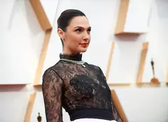 Gal Gadot va juca într-un remake al unui film de Hitchcock