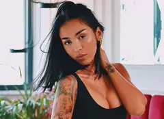 Ruby, plină de vânătăi pe picioare. „Mă dor și coastele destul de rău”