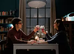 Două seriale noi de pe Netflix pe care să nu le vezi cu iubita de Ziua Îndrăgostiților