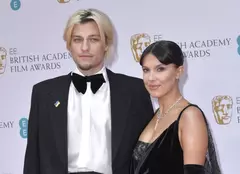 Millie Bobby Brown și fiul lui Jon Bon Jovi, apariție de zile mari la Premiile BAFTA 2022