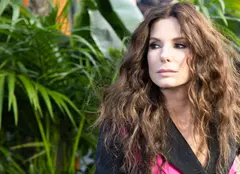 Sandra Bullock a atras toate privirile la premiera „The Lost City”. Cum s-a îmbrăcat actrița de 57 de ani