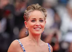 Sharon Stone, apariție de senzație la Cannes 2022. Cum și-a transformat rochia chiar pe covorul roșu