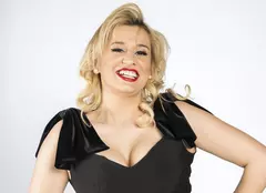 „Te cunosc de undeva!” 2022. Prin ce chinuri a trecut Anisia Gafton pentru primul său travesti. „Nu mă puteam opri din râs”