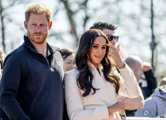 Meghan Markle și Prințul Harry, momente de tandrețe în public. Cât costă cea mai recentă ținută a ducesei